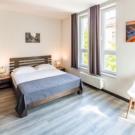 Central Park Apartments Львов Экстерьер фото